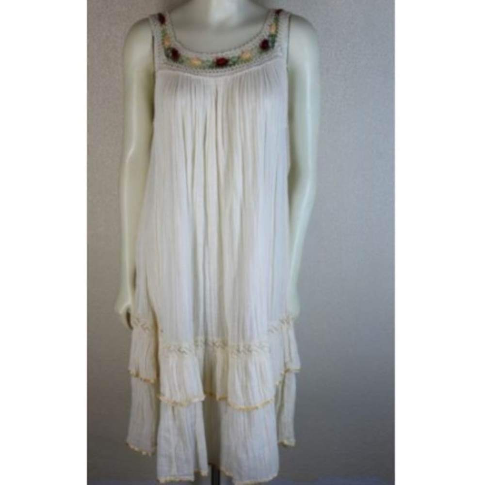 Artesanias Gladys || White Ruffled Dress - Vintage